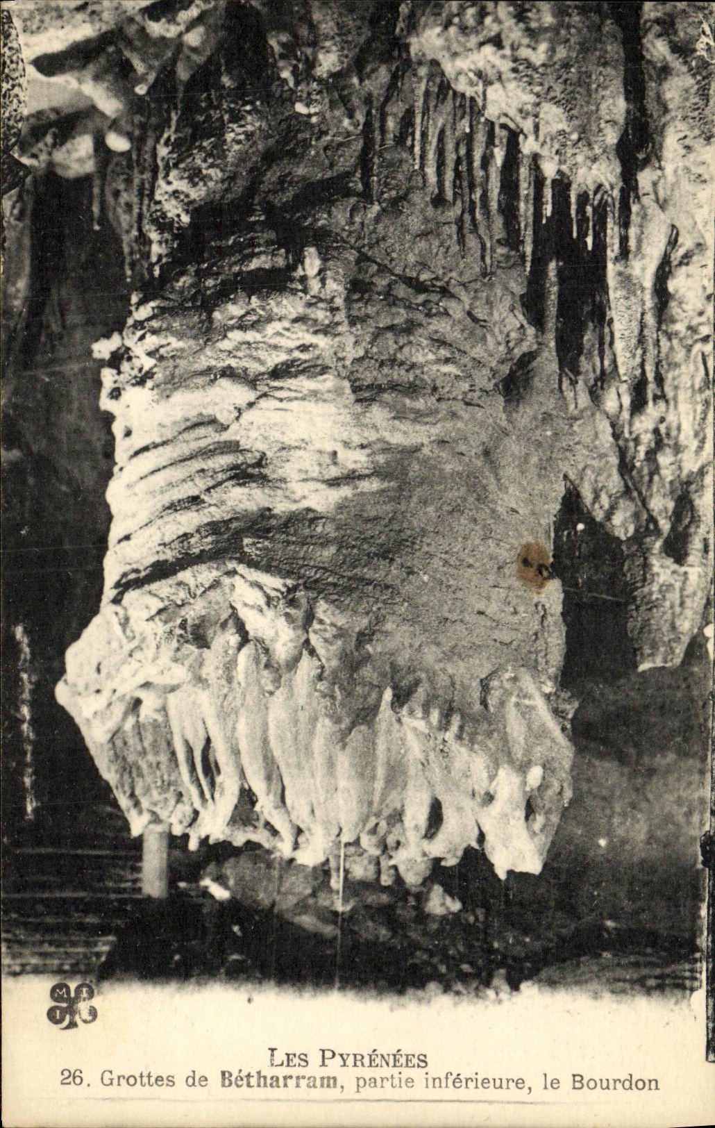 VINTAGE POSTCARD Pyreness Caves of Betharram Lower part the Bumblebee