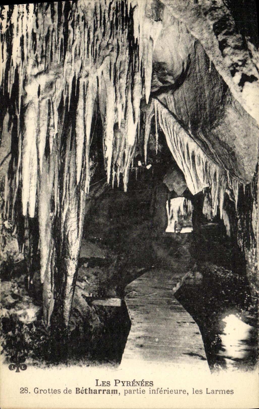 VINTAGE POSTCARD Pyreness Caves of Betharram Lower part Tears