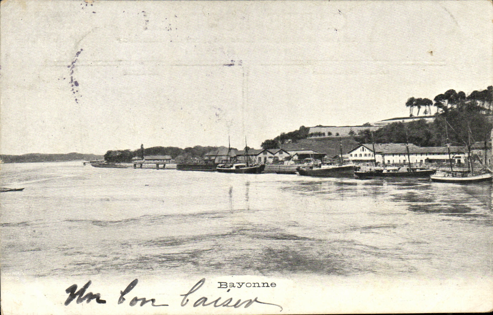 VINTAGE POSTCARD Bayonne