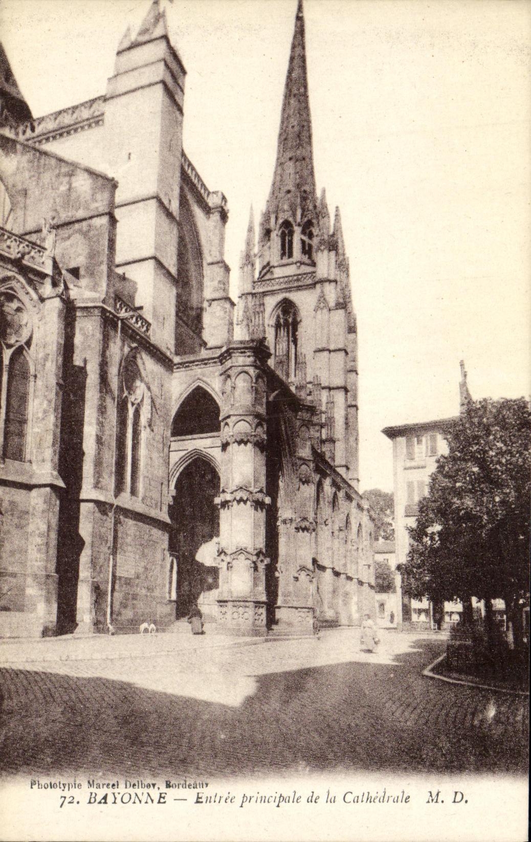 VINTAGE POSTCARD Bayonne Main entrance of the Cathedral