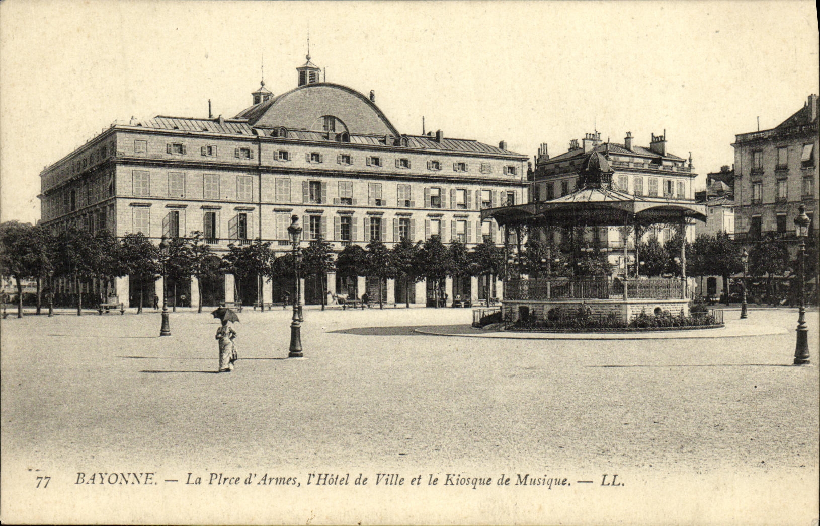 VINTAGE POSTCARD Bayonne the Place D Weapons L Town hall And the Kiosk of Music