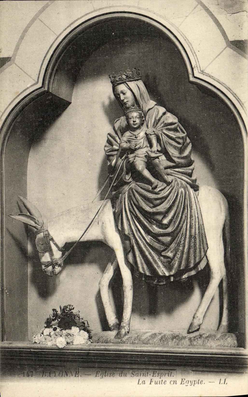 VINTAGE POSTCARD Bayonne Church of the Saint Spirit the Escape In Egypt