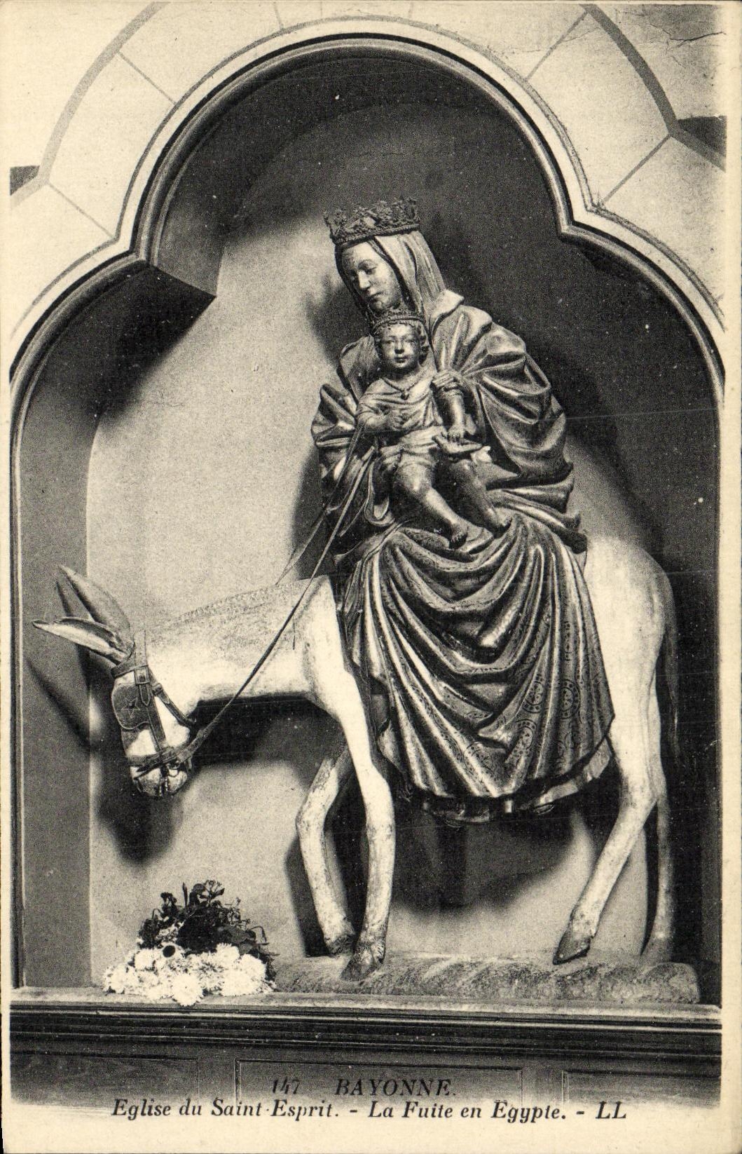 VINTAGE POSTCARD Bayonne Church of the Saint Spirit the Escape In Egypt