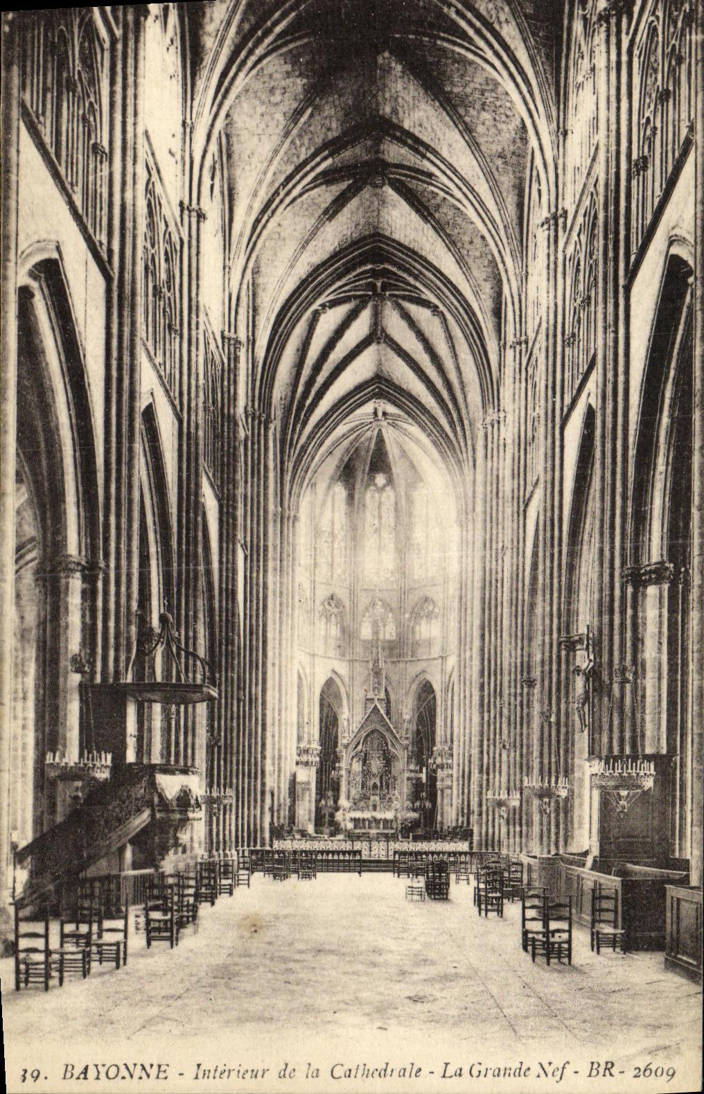 VINTAGE POSTCARD Bayonne Interior of the Cathedral the Great nave