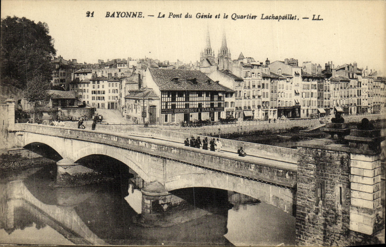 VINTAGE POSTCARD Bayonne the Bridge of the Genius and the Lachapaillet District