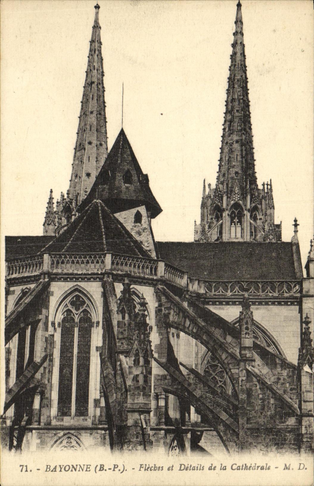 VINTAGE POSTCARD Bayonne Arrows and Details of the Cathedral