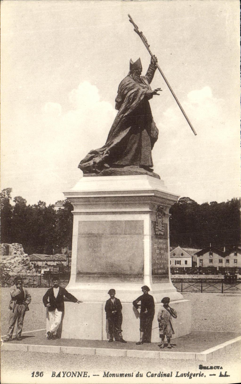 VINTAGE POSTCARD Bayonne Monument of the Lavigerie Cardinal