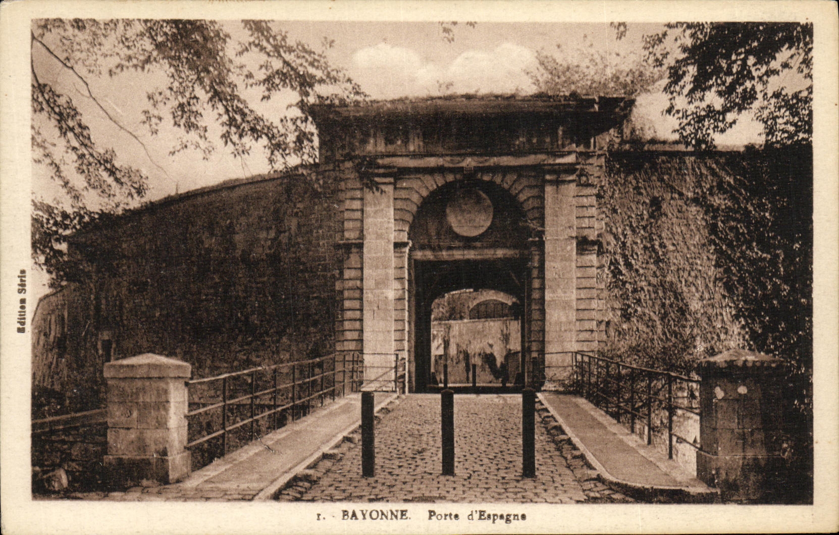 VINTAGE POSTCARD Bayonne Carries D Spain