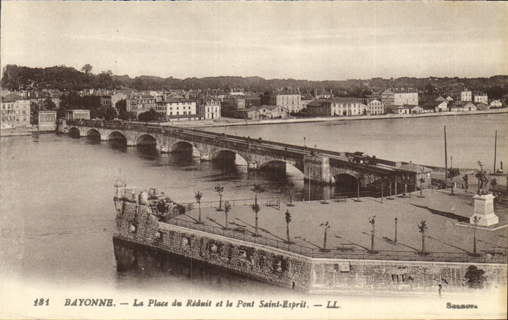 VINTAGE POSTCARD Bayonne the Place of the Tiny room and the Holy Bridge Spirit