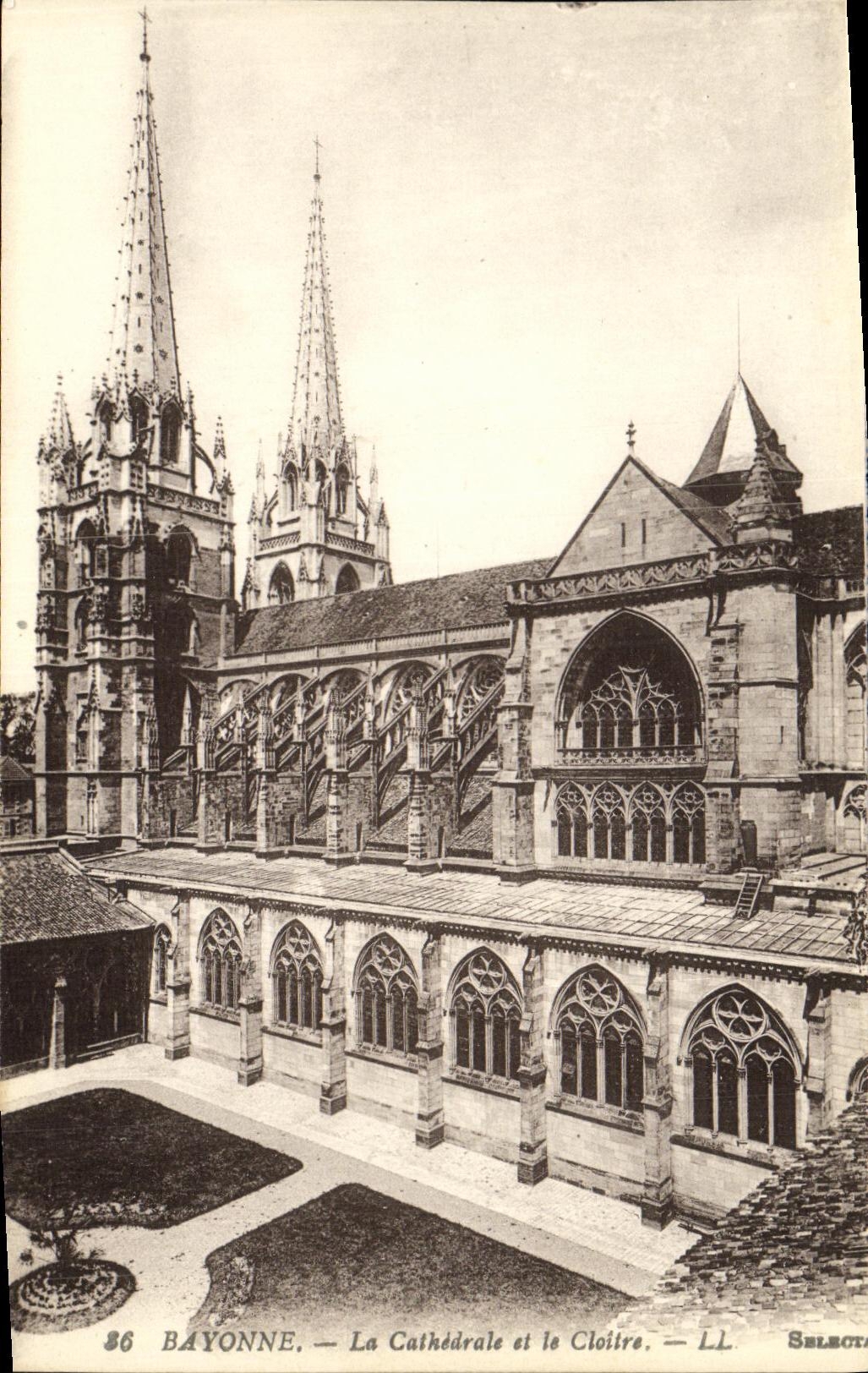 VINTAGE POSTCARD Bayonne the Cathedral and the Cloister