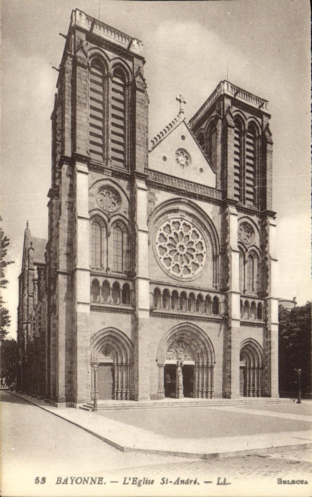 VINTAGE POSTCARD Bayonne L Church St Andre