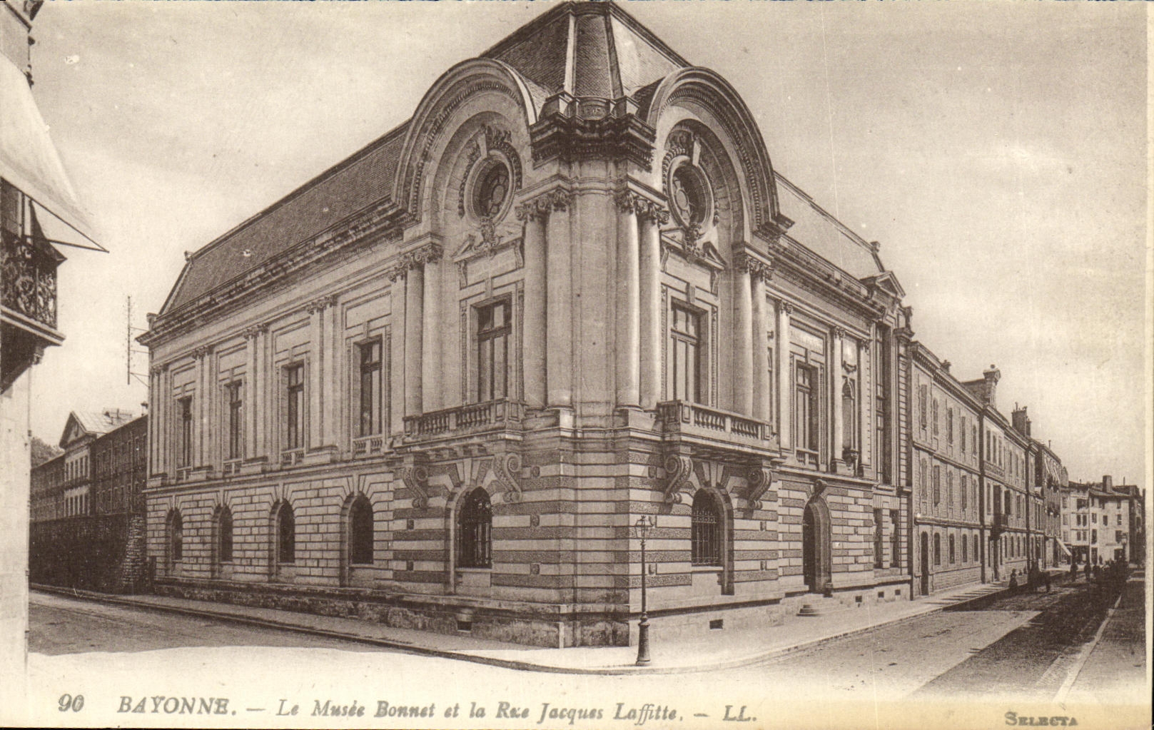 VINTAGE POSTCARD Bayonne the Museum Bonnet And the Street Jacques Laffitte