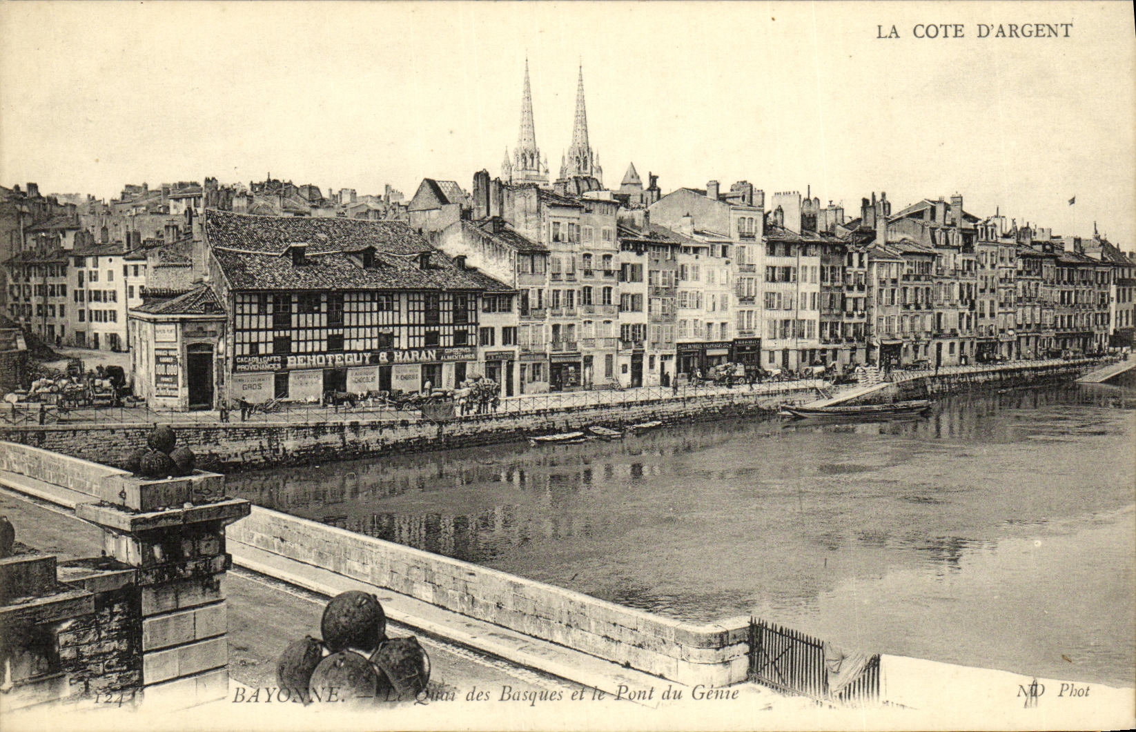 VINTAGE POSTCARD Bayonne Quay Of the Basques And the Bridge Of the Genius