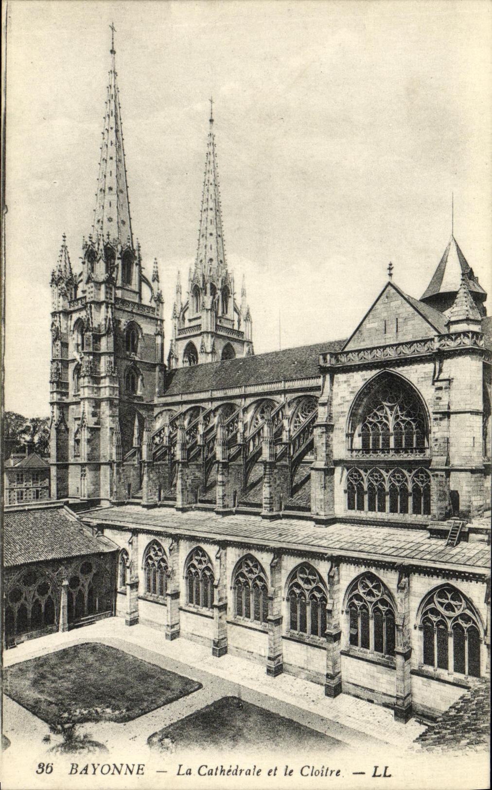 VINTAGE POSTCARD Bayonne the Cathedral And the Cloister