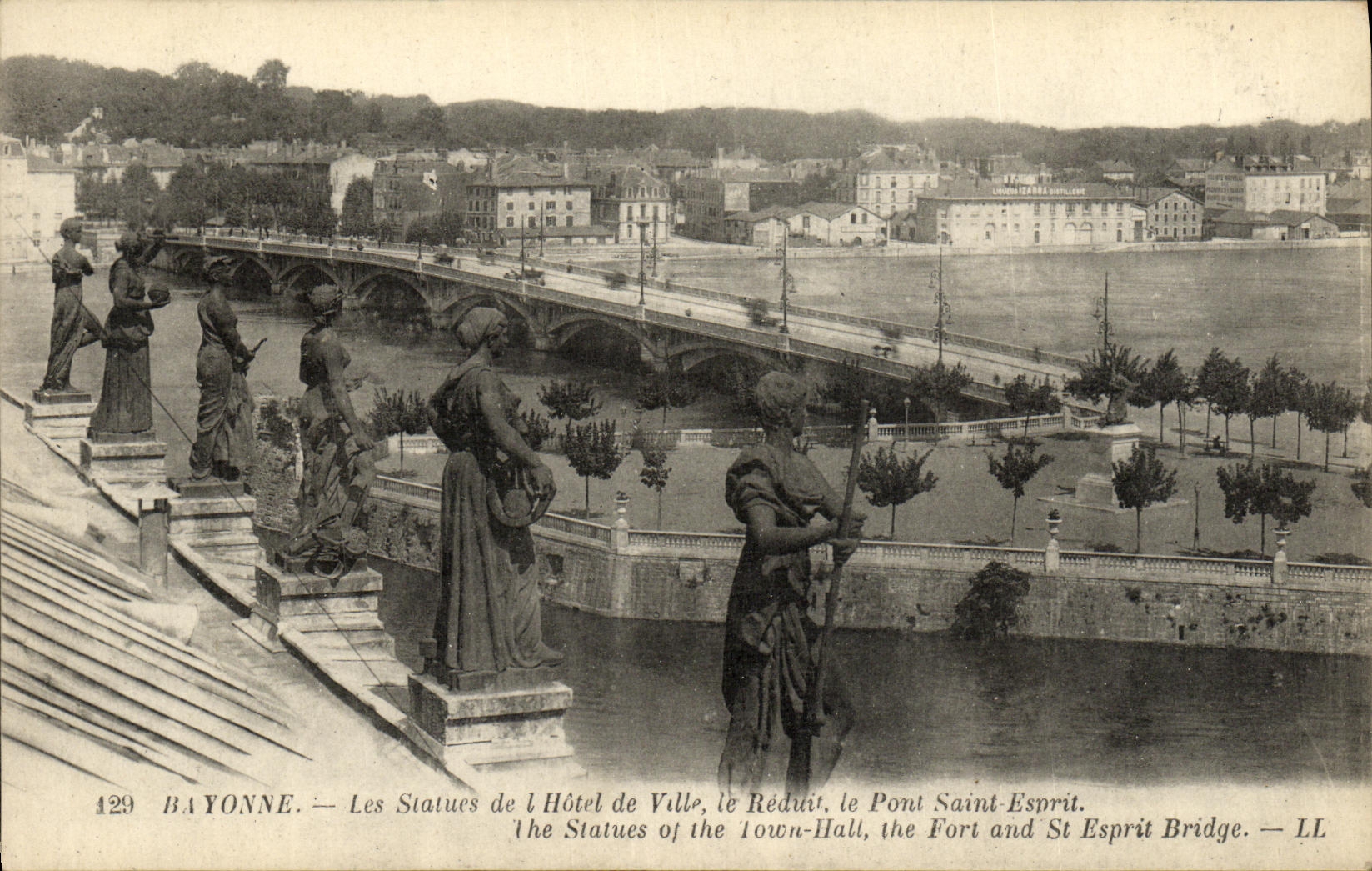 VINTAGE POSTCARD Bayonne Statues Of L town hall the tiny room the Holy bridge Spirit