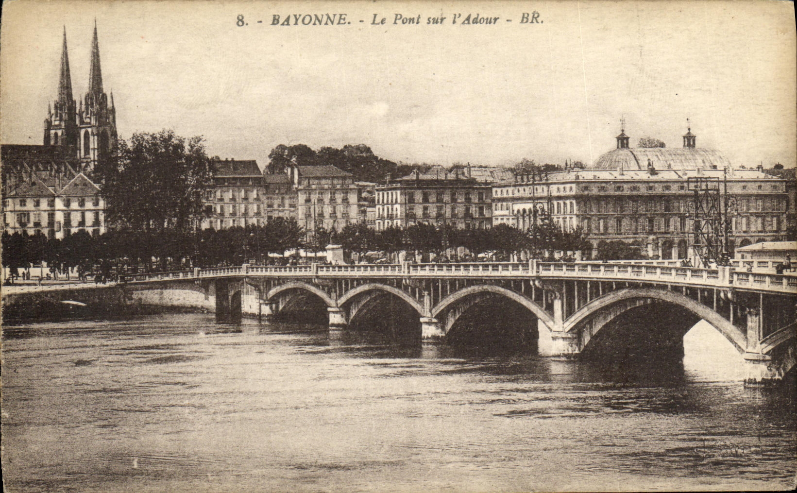 VINTAGE POSTCARD Bayonne the Bridge On L Adour