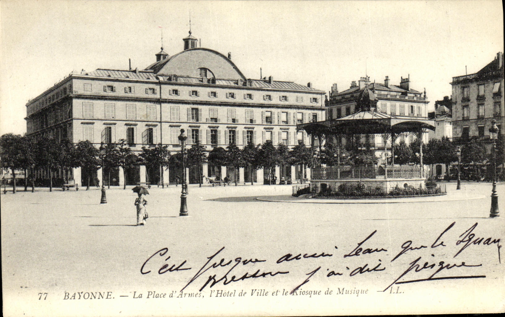VINTAGE POSTCARD Bayonne the Place D Weapons L Town hall