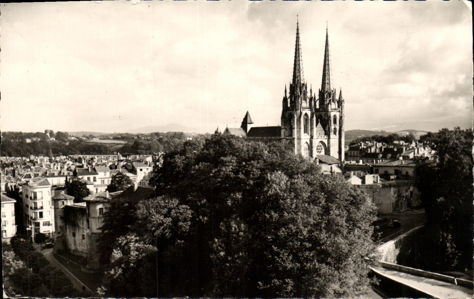 CPSM Bayonne Seen Towards the Cathedral