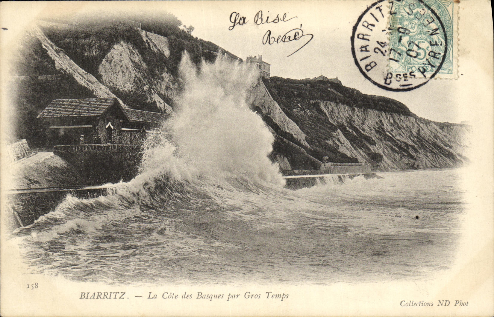 CPA Biarritz La Cote des Basques Par Gros Temps 