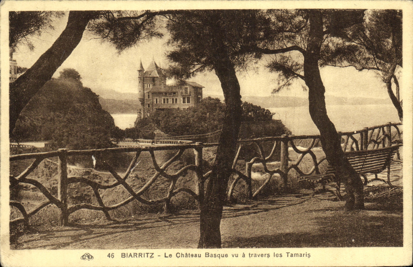 CPA Biarritz Le Chateau Basque Vu A Travers Les Tamaris 