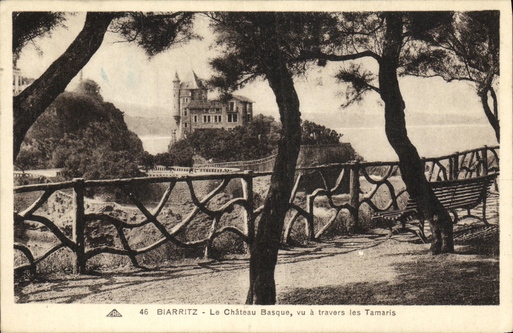 CPA Biarritz Le Chateau Basque Vu A Travers Les Tamaris 