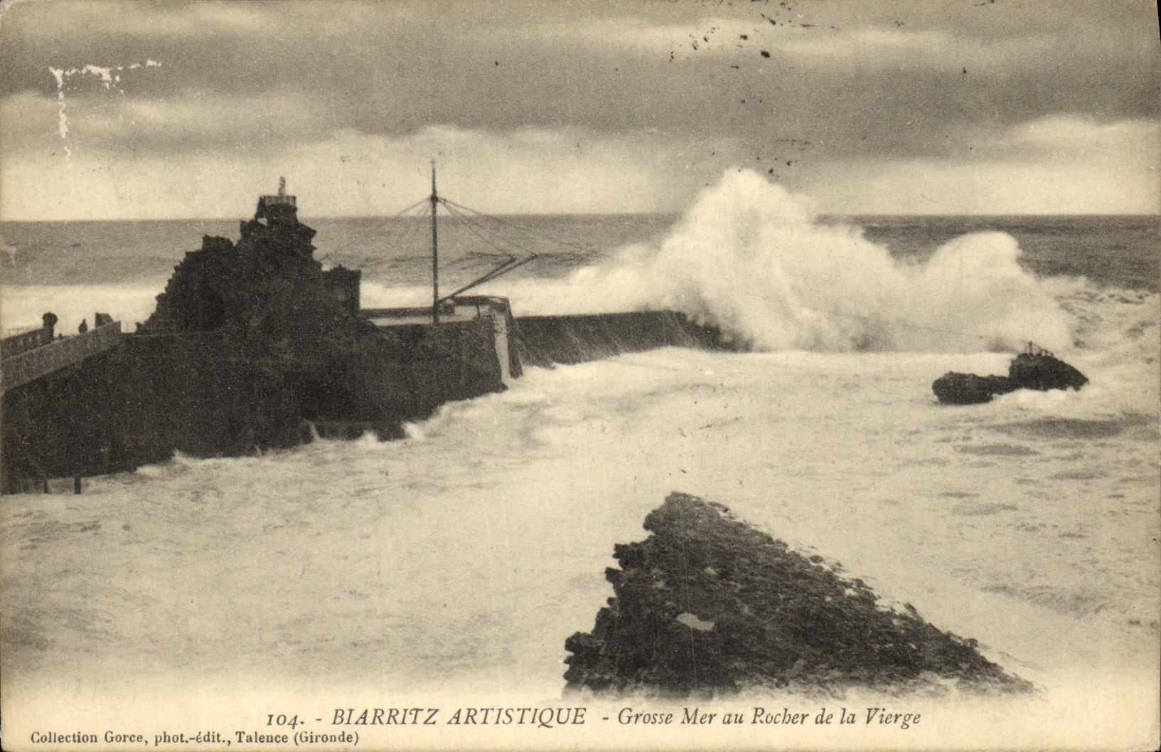 CPA Biarritz Artistique Grosse Mer Au Rocher De La Vierge 