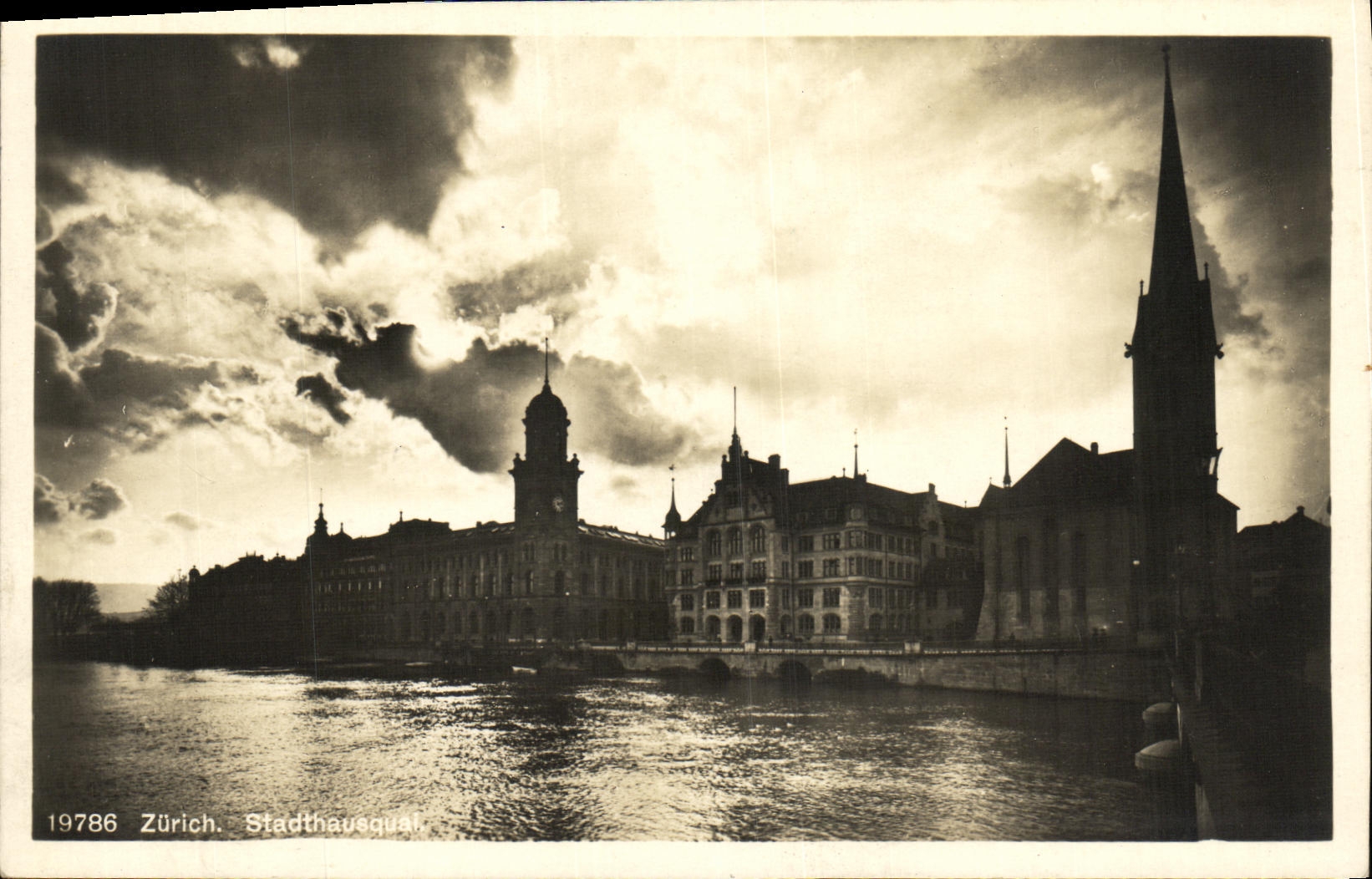 VINTAGE POSTCARD Zurich Stadthausquare
