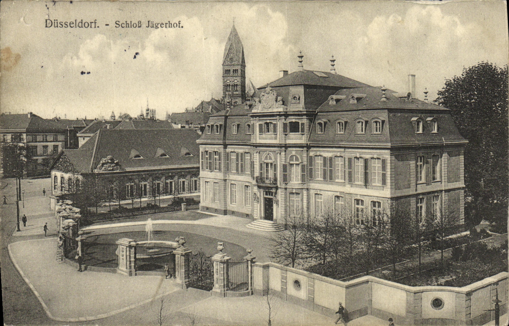 VINTAGE POSTCARD Dusseldorf Schloss Jagerhof