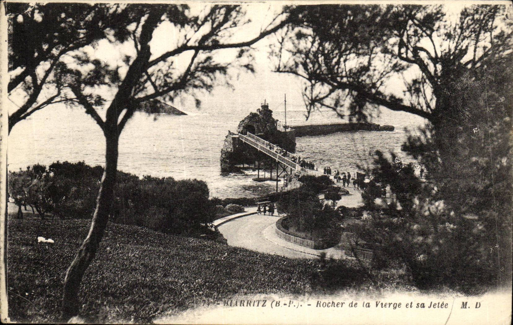 CPA Biarritz Rochers de la Vierge et sa Jetee