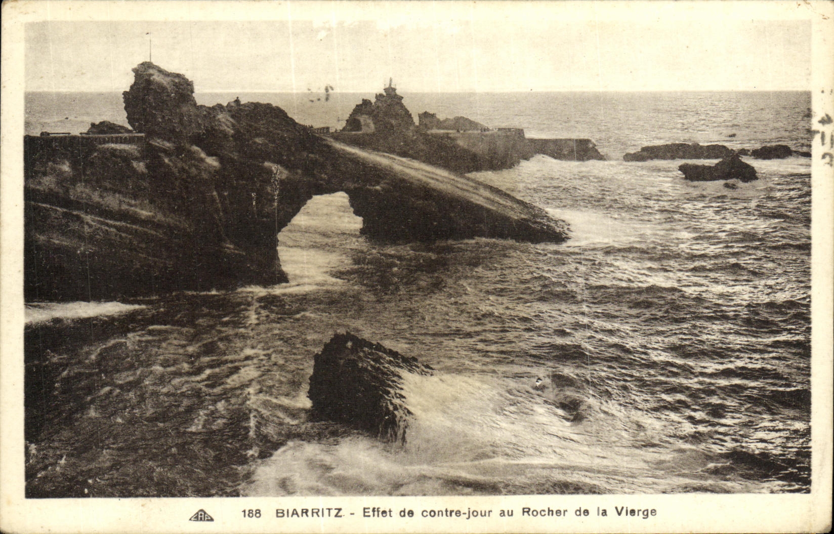 CPA Biarritz Effet de Contre Jour au Rocher de la Vierge