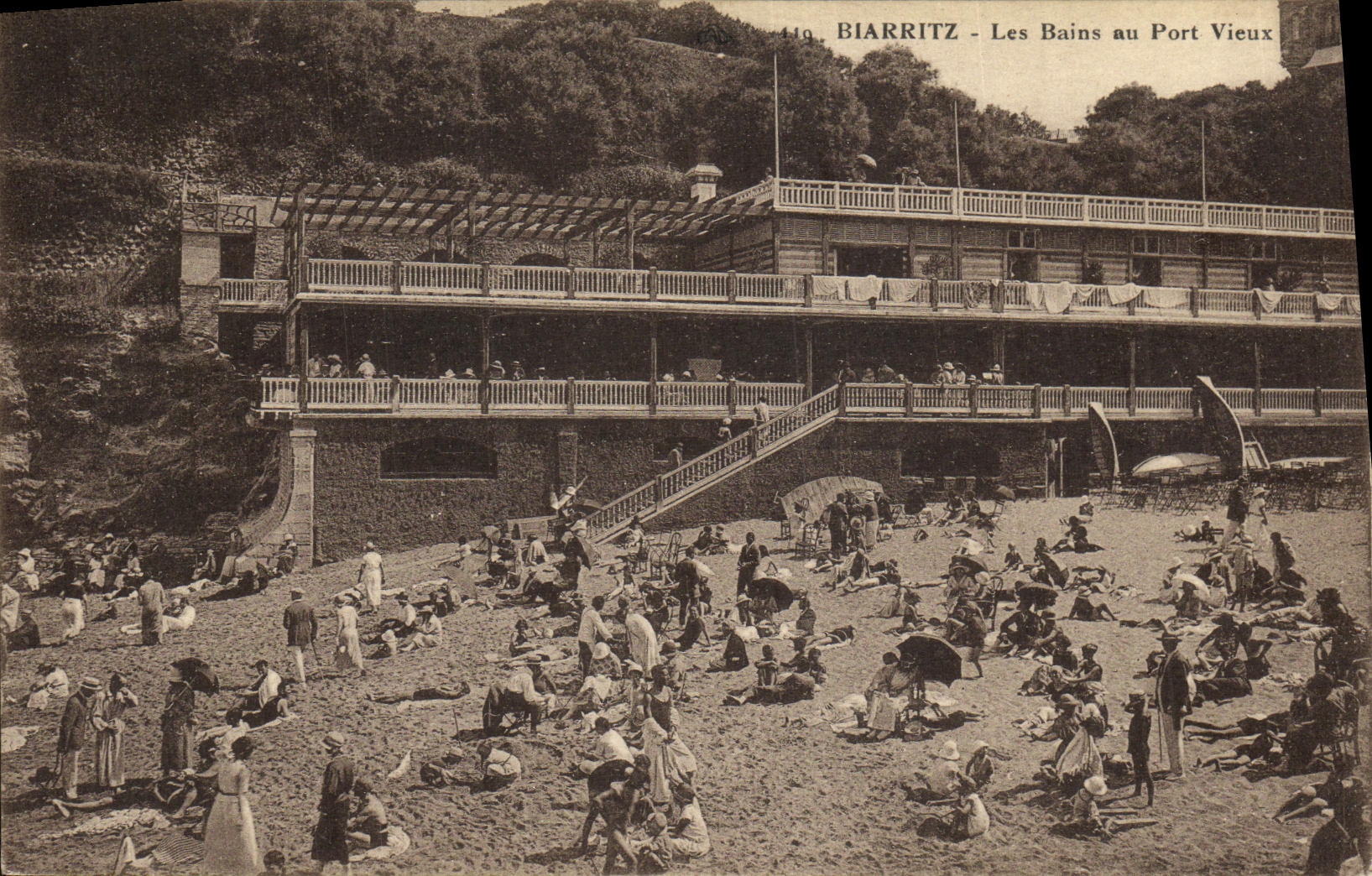 CPA Biarritz Le Bains au Port Vieux
