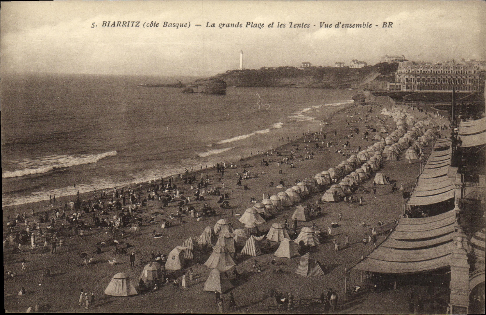 CPA Biarritz La Grande Place et les Tentes vue d ensemble