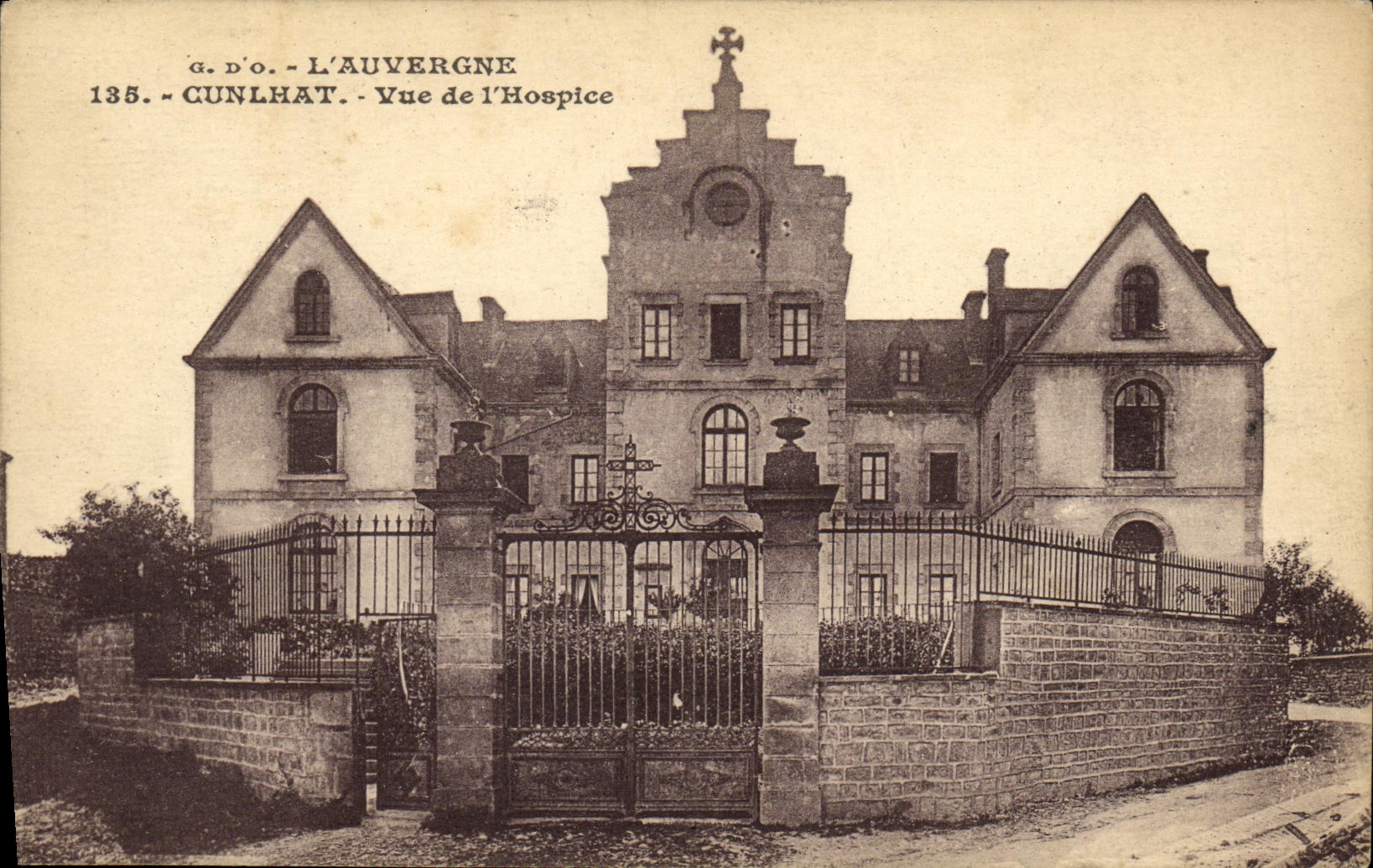VINTAGE POSTCARD L Auvergne Cunlhat Seen of L Old people s home