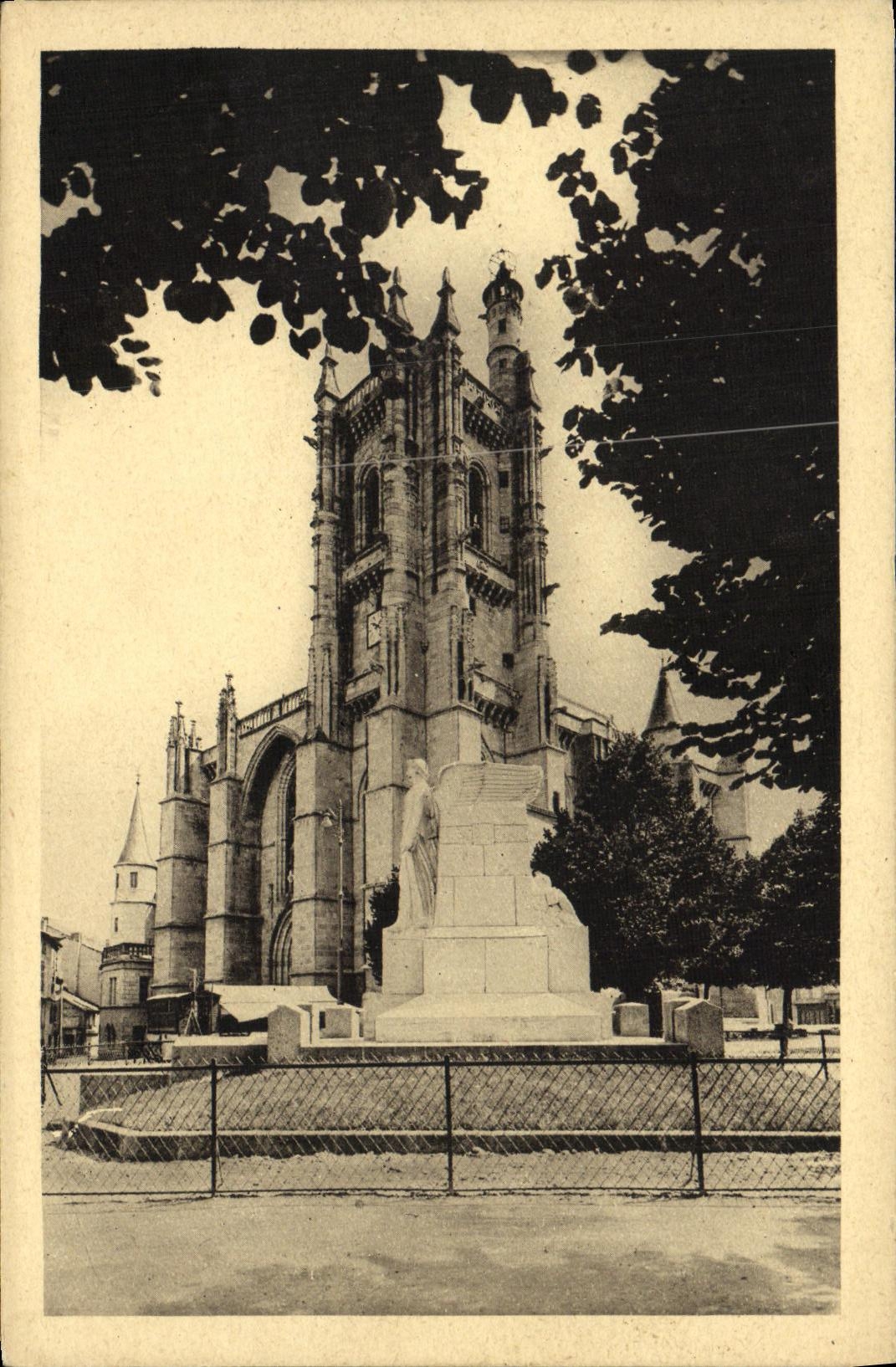 VINTAGE POSTCARD Auvergne Ambert Eglise Jean saint Classifies Like Historic building