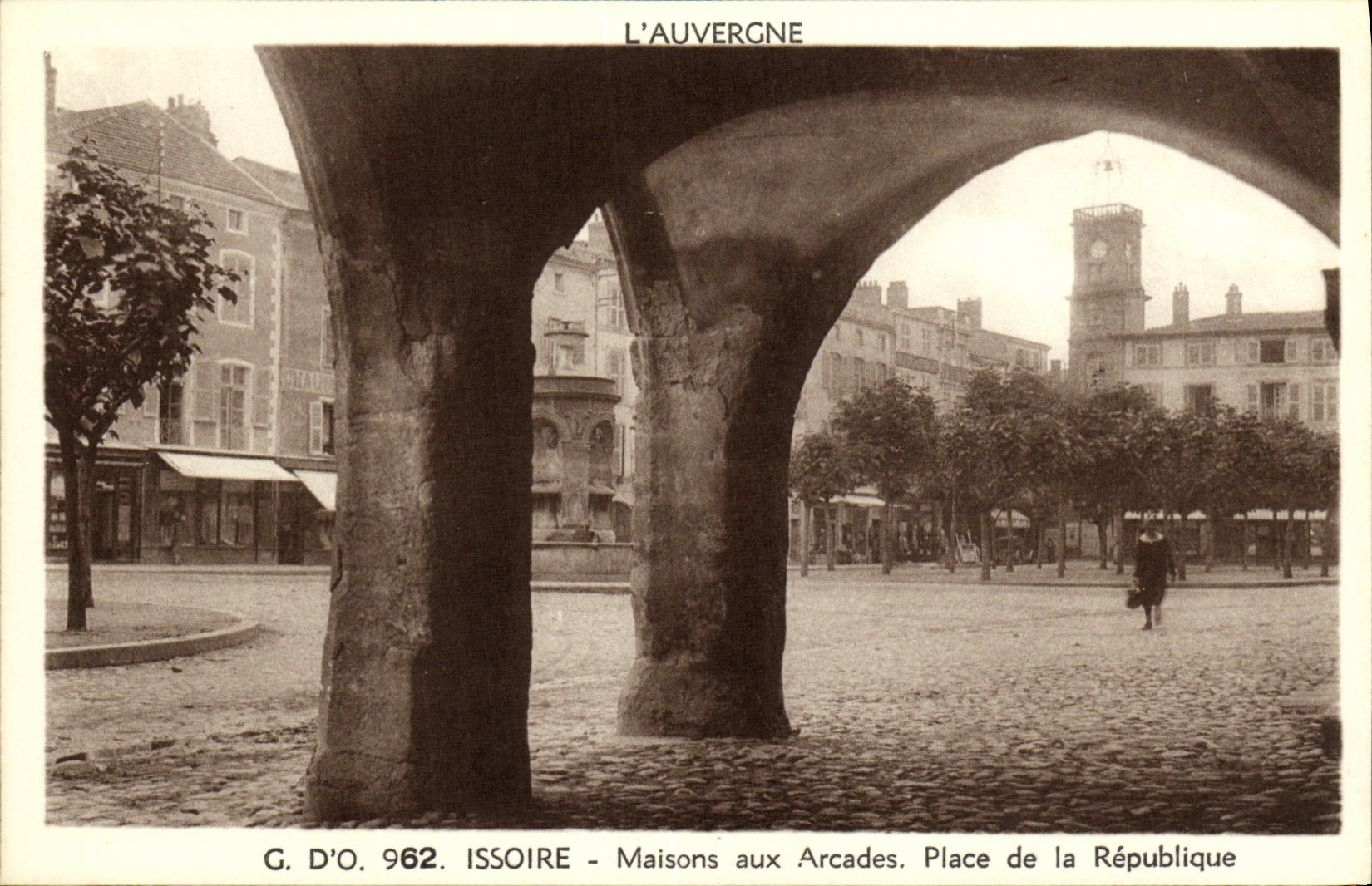 VINTAGE POSTCARD Issoire Maisons With the Arcades Places Republic