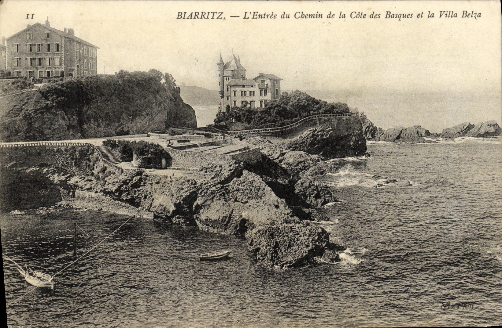 CPA Biarritz L Entree Du Chemin De La Cote Des Basques Et La Villa Belza