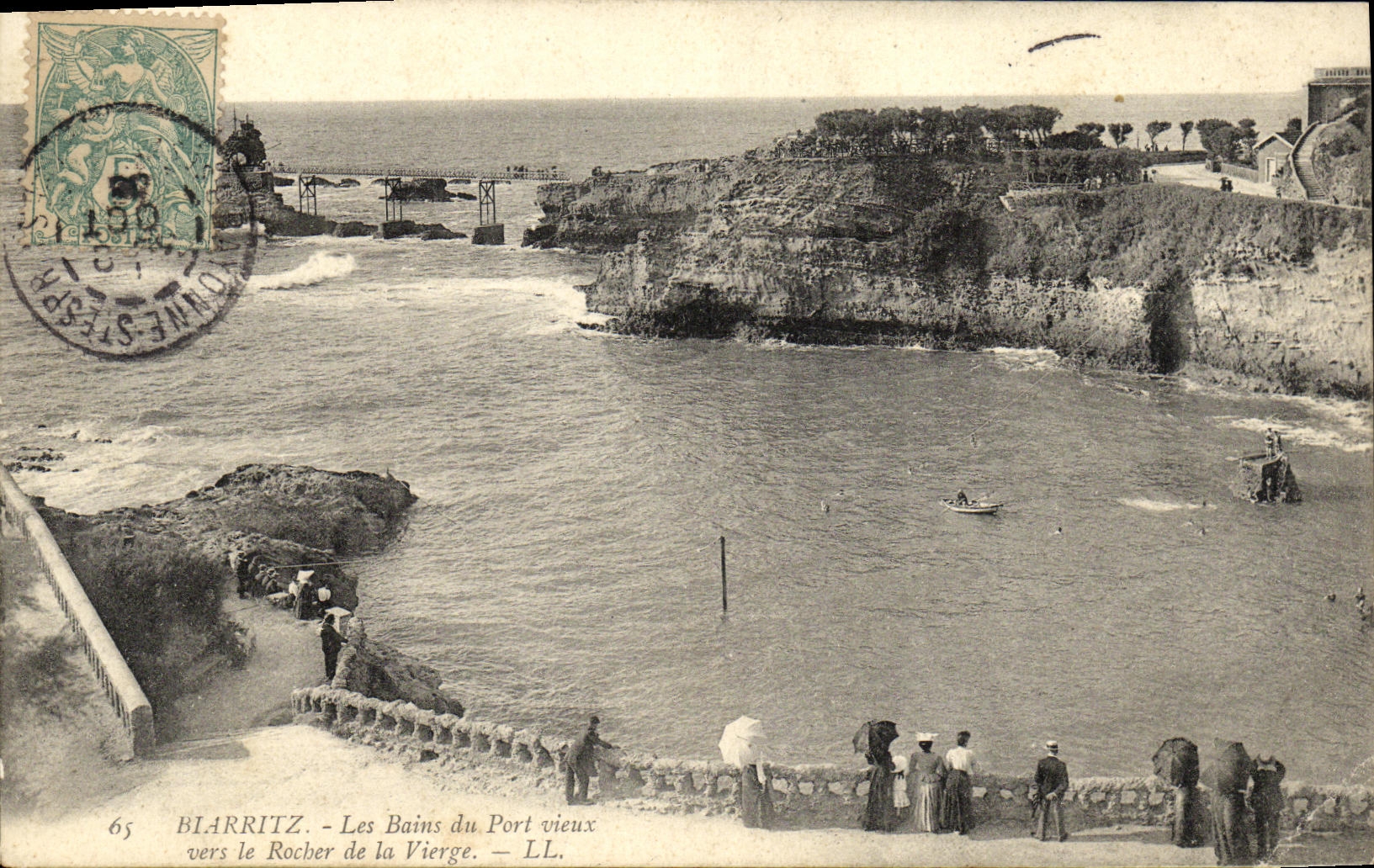 CPA Biarritz Les Bains Du Port Vieux vers le rocher de la vierge 