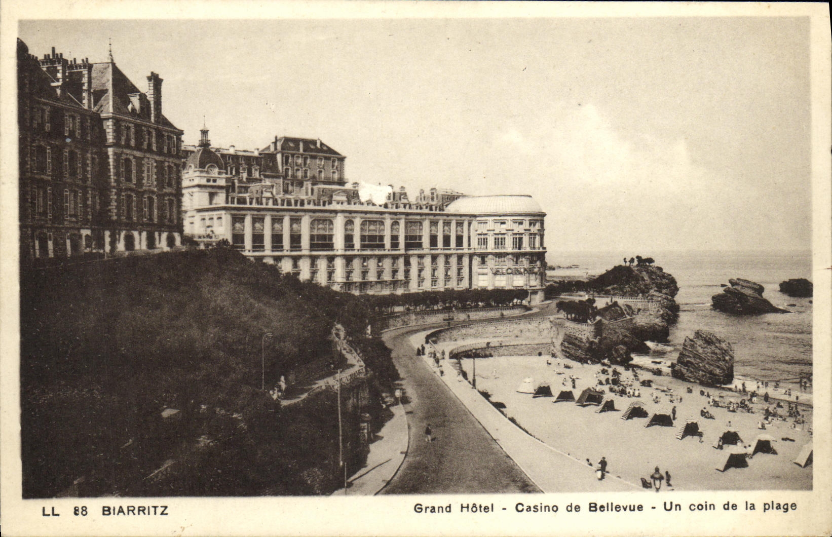 CPA Biarritz Grand Hotel Casino De Bellevue Un coin de la plage 