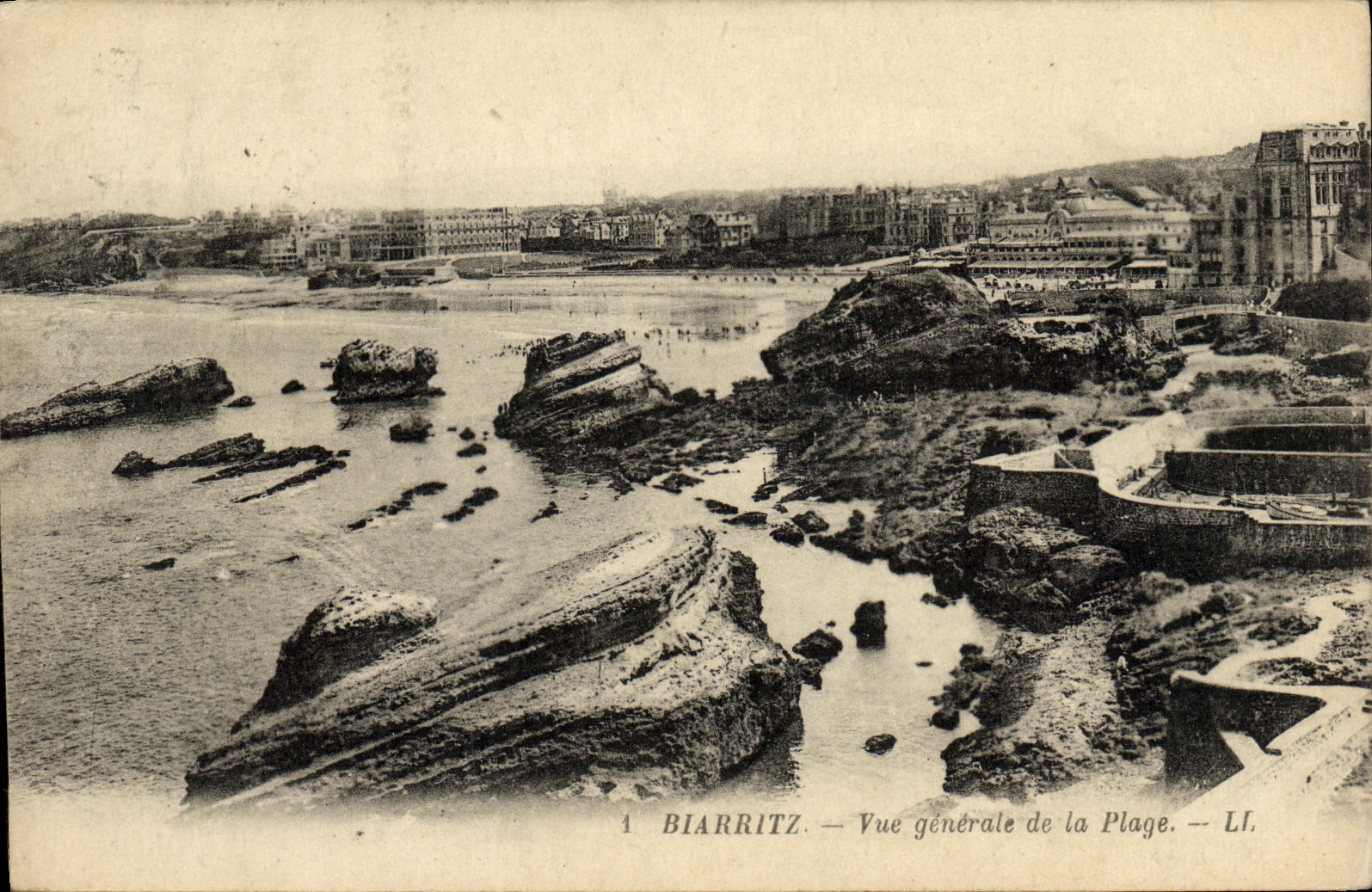 CPA Biarritz Vue Generale De La Plage 