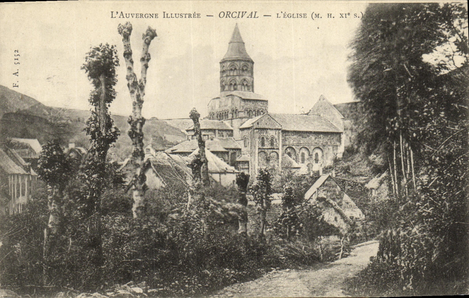 VINTAGE POSTCARD L Auvergne Orcival L Church