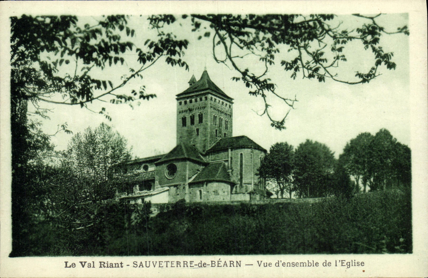VINTAGE POSTCARD Sauveterre De Bearn Seen D together Of L Church