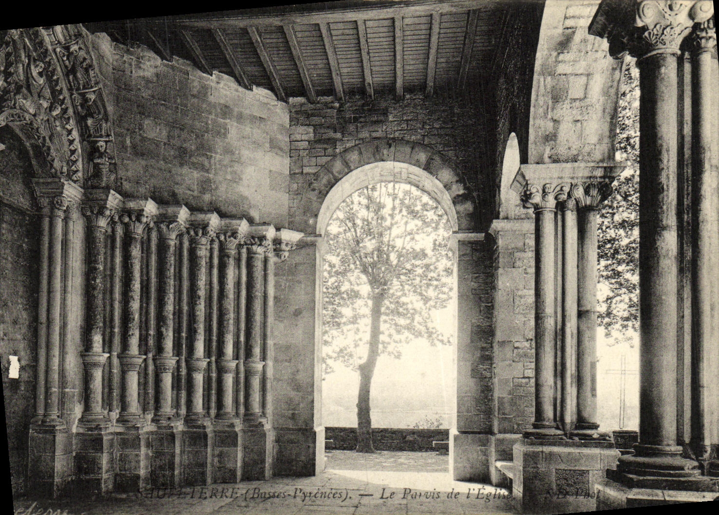 VINTAGE POSTCARD Sauveterre De Bearn the Palate of L Church