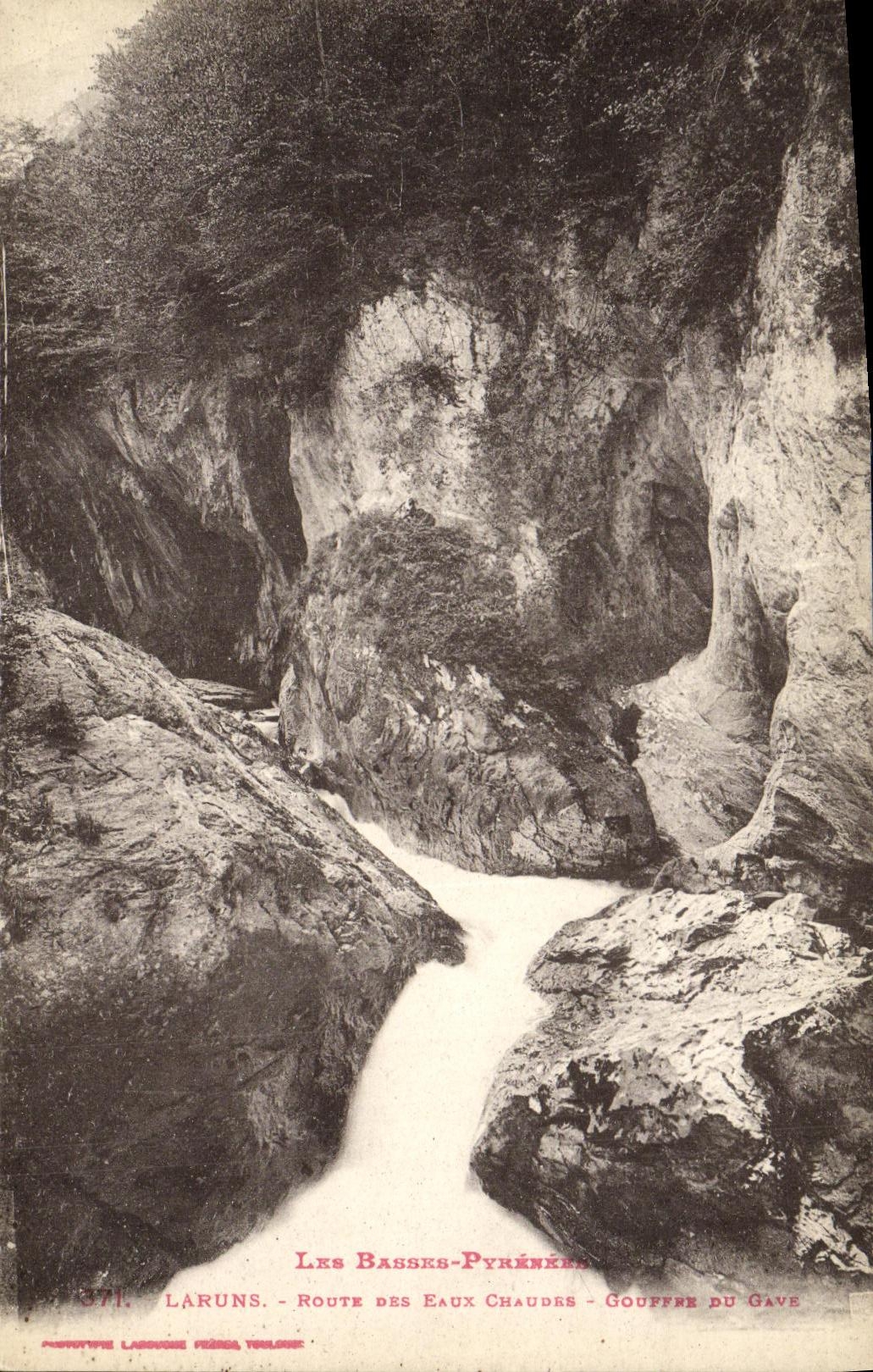 CPA Laruns Route Des Eaux Chaudes Gouffre du Gave