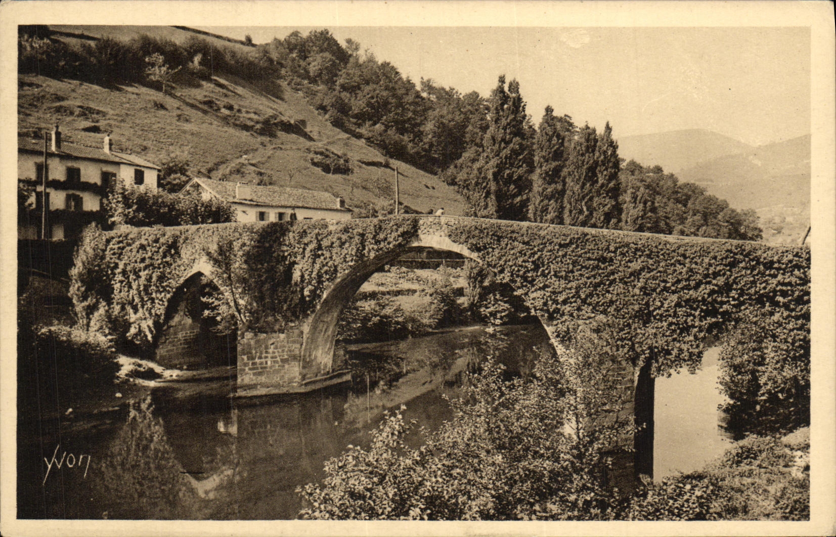 VINTAGE POSTCARD Bidarray the Very Picturesque one And Old Bridge In Back D ass On Nive