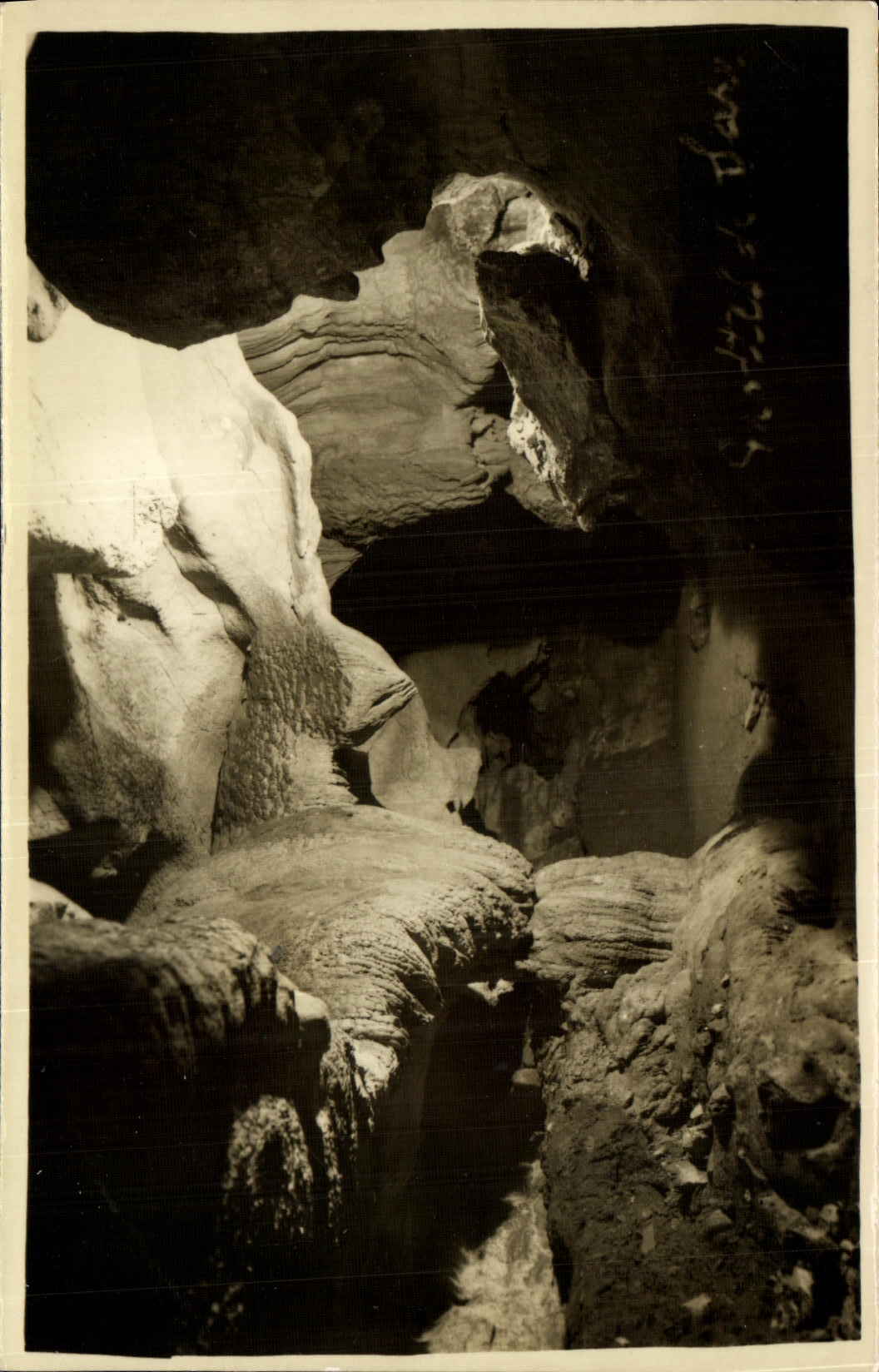 CPSM Caves of Sare Profile D man