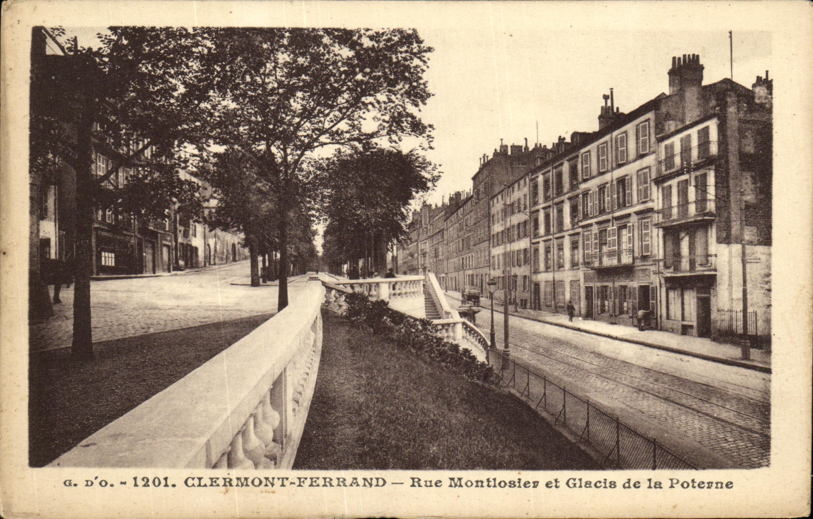 Calle Montlosier de Clermont Ferrand de la POSTAL de la VENDIMIA y Glacis del Postern