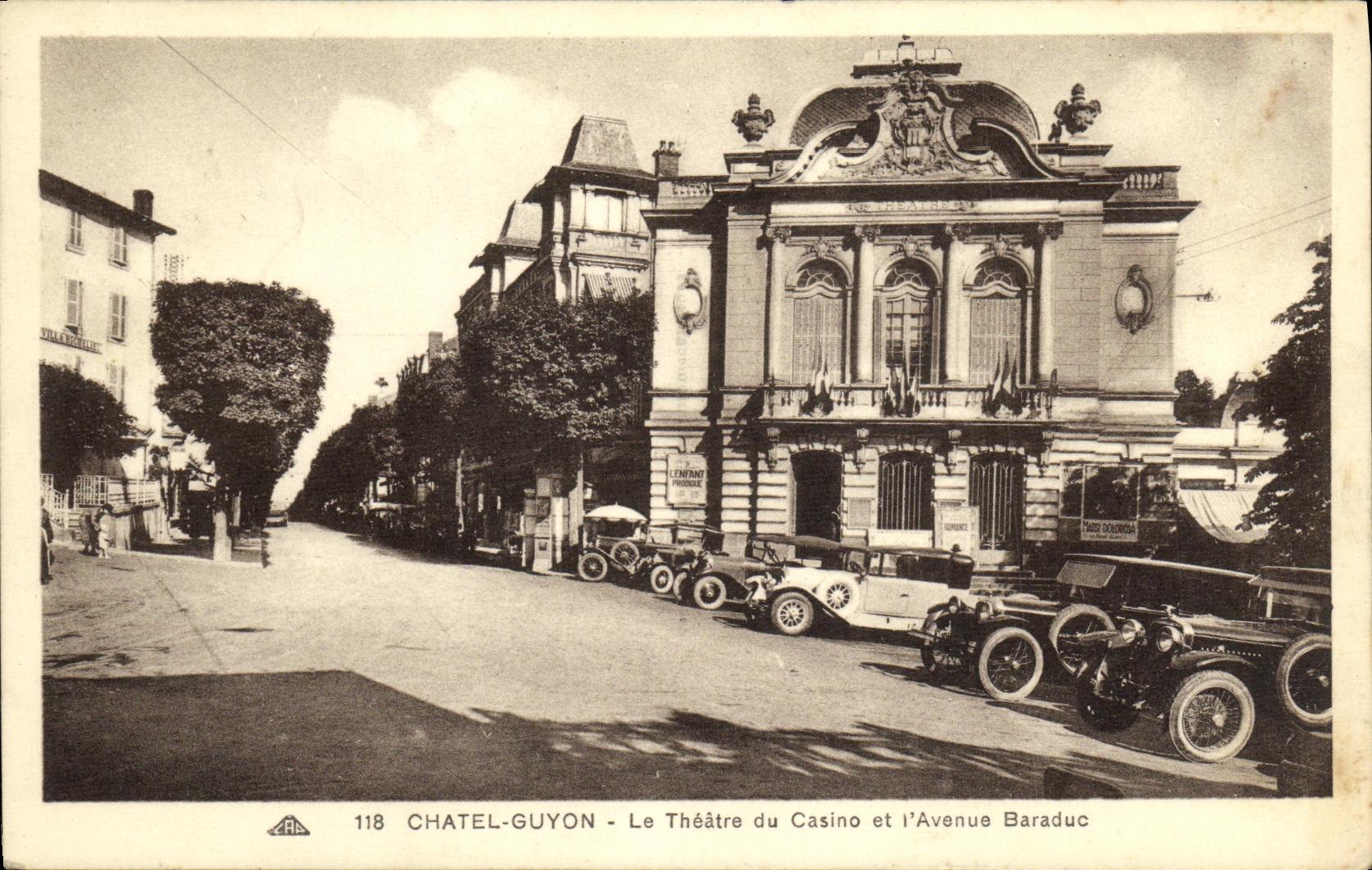 POSTAL Chatel Guyon de la VENDIMIA el teatro del casino y del L avenida de Baraduc del automovil