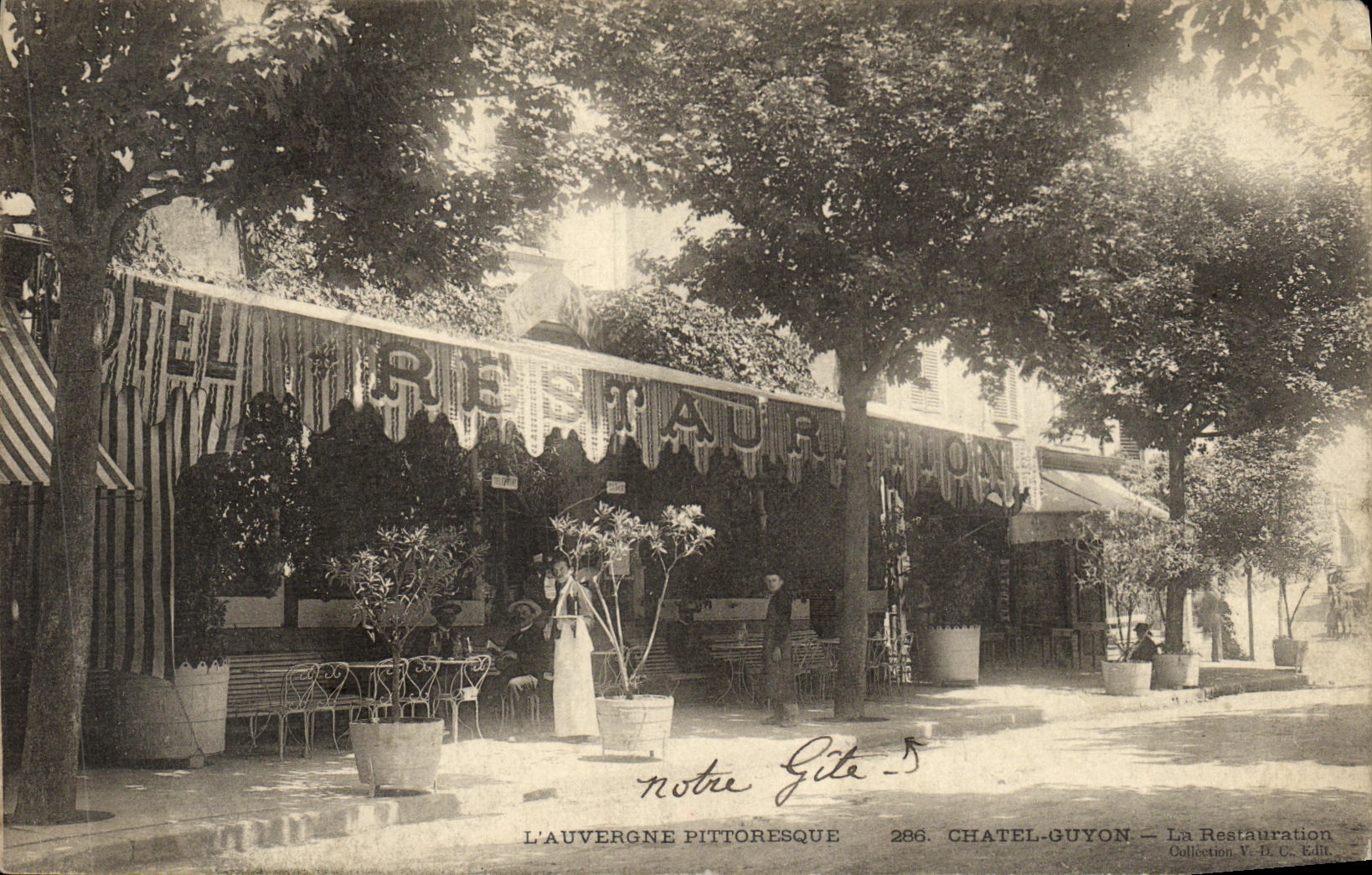 POSTAL de la VENDIMIA que restaura la restauracion de ChatelGuyon