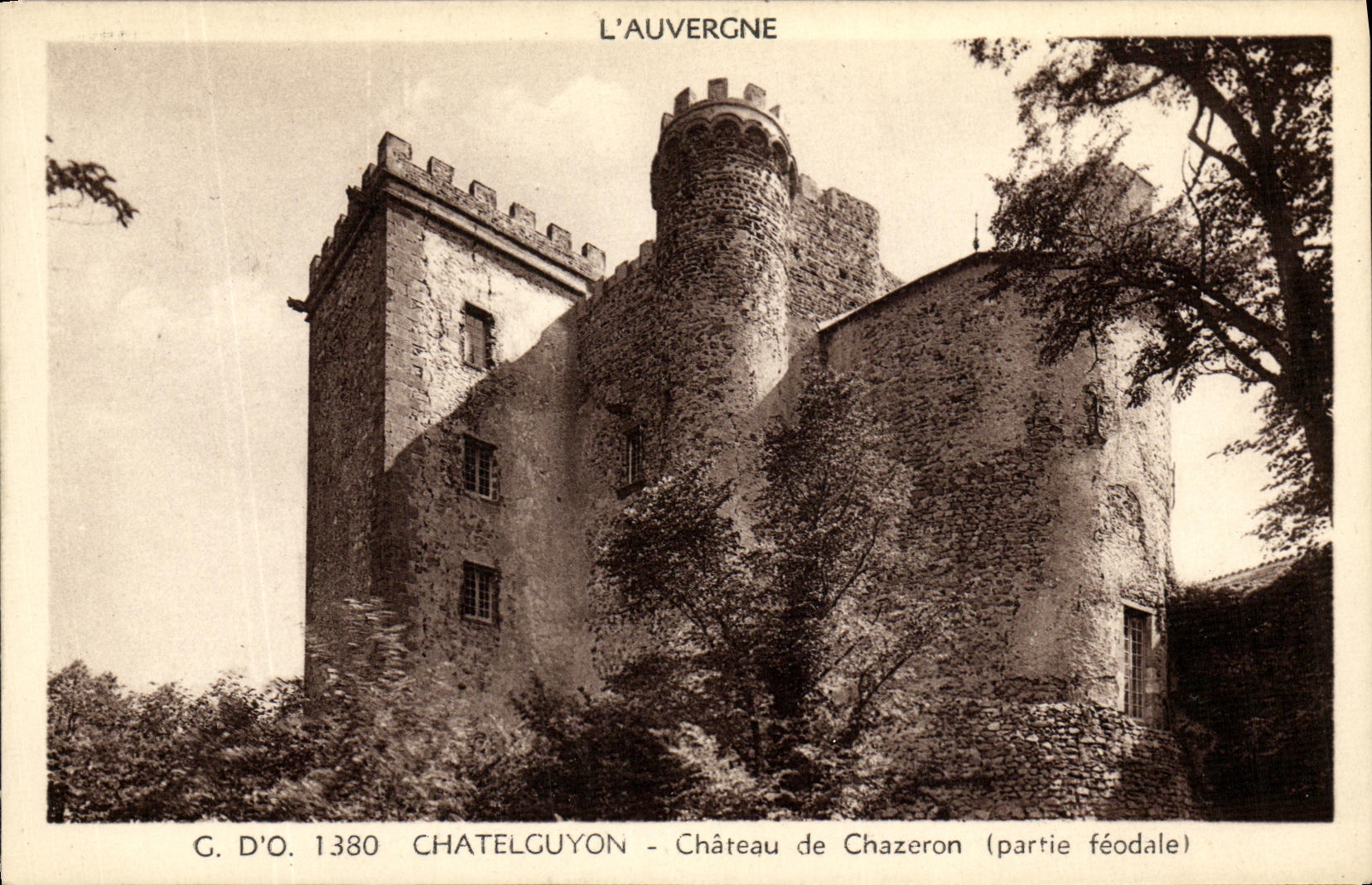 Castillo de Chatel Guyon de la POSTAL de la VENDIMIA de Chazeron