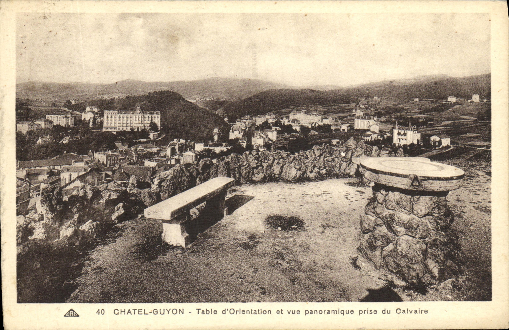 La POSTAL Chatel Guyon de la VENDIMIA cuenta la orientacion de D y la vision panoramica tomadas el martirio